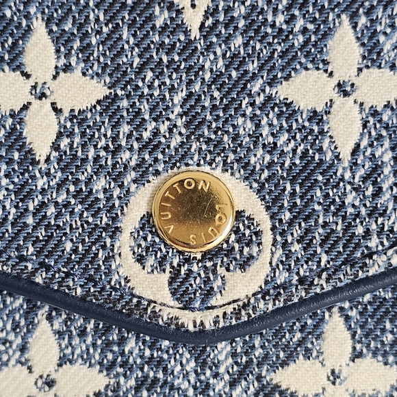 💙 **LIMITED EDITION** Louis Vuitton Denim Long Wallet 💙 - Picture 10 of 12